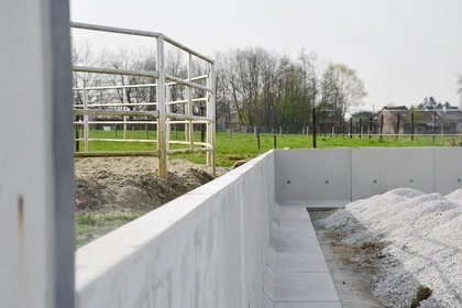 Reitsportzentrum, CLF10GS-Stützwände und 4 feste Ecken, CBS Beton