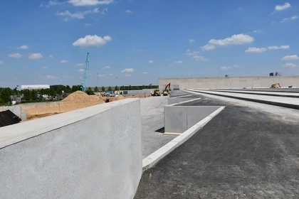 Stützmauern und Betonelementen für LKW-Laderampen, CBS Beton, 