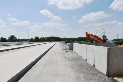 Stützmauern und Betonelementen für LKW-Laderampen, CBS Beton