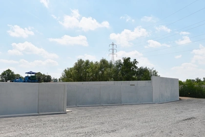 Stützmauern und Betonelementen für LKW-Laderampen, CBS Beton