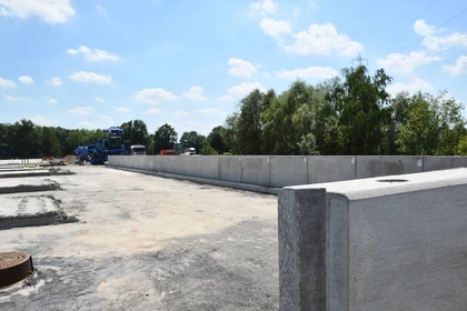 Stützmauern und Betonelementen für LKW-Laderampen, CBS Beton
