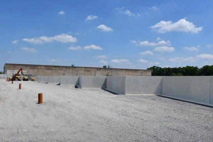 Stützmauern und Betonelementen für LKW-Laderampen, CBS Beton