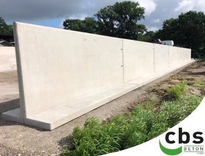 eine moderne Fahrsiloanlage mit Fertigelementen