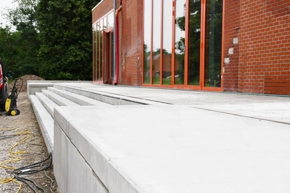 Betonnen Stapstenen, Keerwanden, CBS Beton, Architectuur, trappen, zitbanken 