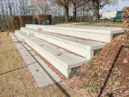 Tribune, Zitbanken, Betonelementen, CBS beton,infrastructuur tribune voor tennis