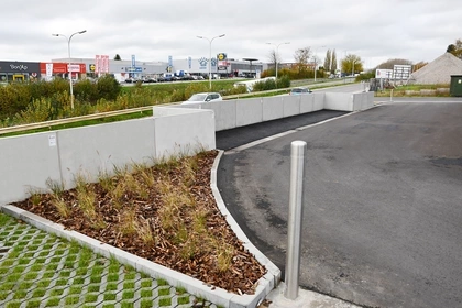 Keerwanden, betonnen wanden, CBS Beton, grondwerken, parking, bedrijf, omwalling, betonnen wanden 3