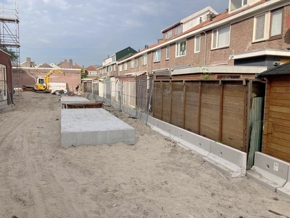 Keerwanden hoogteverschil tuintjes Zaandam