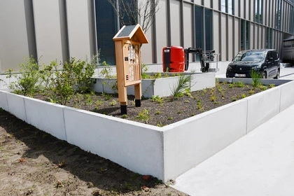 Trappen, Prefabbeton, CB Beton, stapstenen, L-Keerwanden, Campus, Murs en L, Marches de sol