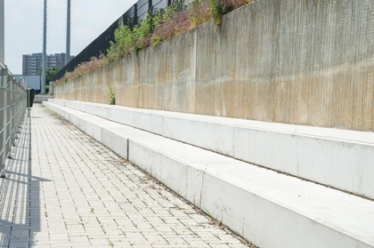 ZITBANKEN & TRIBUNES, Betonnen zitbanken, CBS Beton, traptreden 7