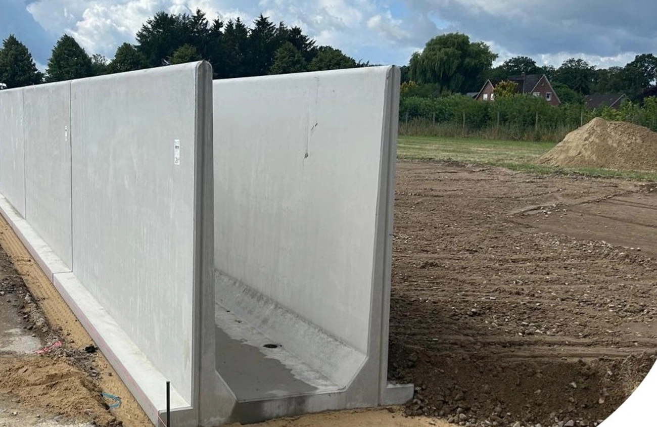 Ahlerstedt, U-Fertigelemente für ein Fahrsilo