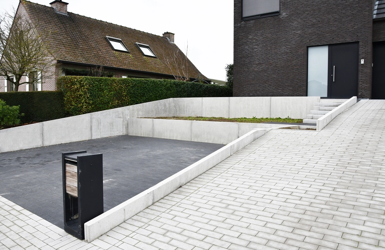 Villa Moen, Keerwanden parking