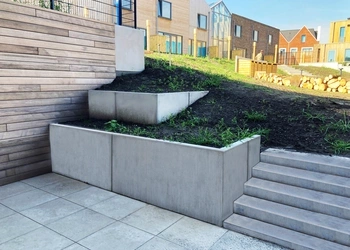 CBS Beton L wanden hoek traptreden tegels Utrecht Nederland CBS Beton L wanden hoek traptreden tegels Utrecht Nederland